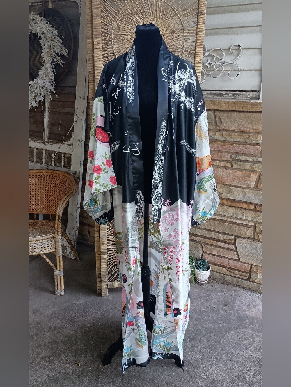 Japanese Kyoto Silk-Feel Black & White Floral Kimono With Geisha Figures